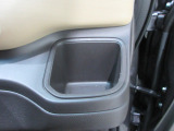運転席右側のドリンクホルダーです。