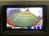 【リアカメラ】後方の距離感や障害物を、モニター越しにそっと教えてくれる機能です。見えにくい場所を確認できる安心感が、落ち着いたハンドル操作を支えます。