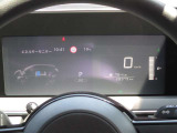 様々な情報を見ることができるディスプレイとメーター類☆