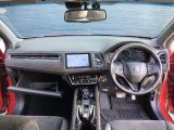 運転席周りです。カップホルダーや小物の収納などは必須ですよね!!使い勝手の良いつくりになっております!!