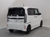 プライバシーガラスが装備されています。外を見るときには気にならずに、後方車両からは車内が見えにくい設計です、周りを気にせず、快適に運転できますよ。