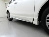 モデリスタ製サイドスカートを装着しております。