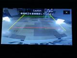 バックカメラの画像です。ガイドラインがスムースな車庫入れをサポートいたします。車庫入れの安心感がアップしますね。