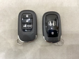 スマートキー付きですからドアロックの開閉およびエンジンスタートが楽々です。電動スライドドアの開け閉めもボタンで操作できます。スペアキーも同じものを用意しております。