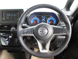 運転が楽しくなる明るく開放的な運転席まわりです。