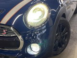 ●LEDヘッドライト:夜間走行時も良好な視界を確保し安心して運転できる高輝度LEDヘッドライトを装備!点灯速度が早く、消費電力も抑えられています。