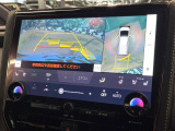 【パノラミックビューモニター】専用のカメラにより、上から見下ろしたような視点で360度クルマの周囲を確認することができます☆死角部分も確認しやすく、狭い場所での切り返しや駐車もスムーズに行えます。