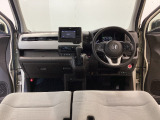 【前方視界】開放的な前方視界!運転がしやすく疲れにくいです♪窓が大きく、見通しがとっても良いおクルマですよ♪