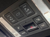 【パワーバックドア】スマートキーや運転席のボタンを押すだけでリアゲートが自動で開閉します!荷物を持っている時や、高い位置にあるバックドアを閉める際に便利な機能です♪