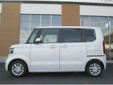 納車前には外装・内装のクリーニングを実施しております。クリーニングはご協力をいただいている業者様と共同でより良い品質を追求しております。※車両状態によっては店頭展示前に実施