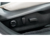 電動シートを装備。お客様に安全に運転頂けるよう座席の位置、座面の上げ下げやリクライニングの加減も細やかな設定を可能にしました。