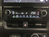 左右独立温度コントロールフルオートエアコンです。運転席、助手席それぞれで独立して温度設定ができます。冷え性の方が乗っても安心ですね♪