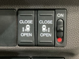 【両側パワースライドドア】両側がパワースライドドアになっており、運転席のスイッチやスマートキーでも開閉が可能です!開口部も広いので乗り降りも楽々♪
