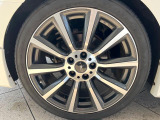 【TRD製19インチアルミホイール】大人気メーカーのホイールを装備♪軽量・高硬度のアルミホイールは、ハンドリング・加速など、走りの質を向上してくれます♪