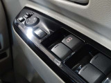 全席パワーウインドウ★運転席はワンタッチで開閉可能です♪