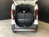 トランクスペースもご覧のとおりそれなりにお荷物乗せることができます。日常の生活はもちろんの事、アウトドアにもぴったりですね☆