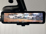 【インテリジェント ルームミラー】車両後方のカメラ映像をミラー面に映し出すので、車内の状況や、天候などに影響されずいつでもクリアな後方視界が得られます!