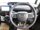 運転が楽しくなる明るく開放的な運転席まわりです。