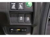 VSA装備=ブレーキ時の車輪ロックを防ぐABS、加速時などの車輪空転を防ぐ トラクションコントロールシステムに旋回時の横すべり抑制の3つの機能を トータルにコントロールします。