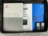 スマートキーは鍵をバッグに入れたままでもドアロックの開閉やエンジンのON・OFFができます。夜間や雨の日も鍵を探さなくて良いので便利です。