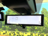 【インテリジェントルームミラー】後席の大きな荷物や同乗者で後方が確認しづらい時でも安心!カメラが撮影した車両後方の映像をルームミラー内に表示。クリアな視界で状況の確認が可能です!