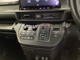 ワンアクションでスムーズな運転を支援する、エレクトリックギアセレクターに、パーキングブレーキは、電子制御パーキングブレーキです。