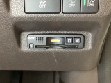 ハンドルの右下にETCがついています。高速道路の料金所の通過も楽々です!。 カードの取り出しもしやすい場所についています。
