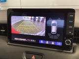 リバースギアに入れるだけで後方の表示へ切り替わります。夜間や雨の日の駐車も楽になりますよ。