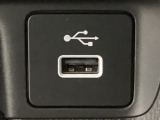 【USBポート】USBポートも装備されています♪スマートフォンのオーディオに連携も可能です。今や欠かせない装備の一つです!