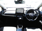 【運転席・インパネまわり】 ハンドル・シート・フロアーなど隅々までプロによるクリーニング済み☆彡キレイな車内でドライブが一層快適にお楽しみいただけます!!
