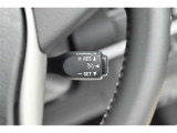 アクセルから足を離しても設定速度で走り続けてくれます。高速道路での長距離移動が楽になりますよ♪