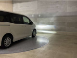 LEDヘッドランプです。十分な明るさを保ちつつも消費電力が少なく、バルブ寿命も長いのが特徴です。瞬時にMAXの光量を発揮するのもLEDならではです。