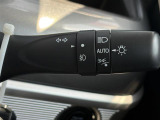 【オートライト(AUTO)】外の明るさをシステムが感知して、自動でヘッドライトが点灯します。ヘッドライトをつけ忘れを防ぐ便利機能です。