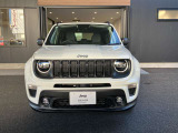 【フロントグリル】7スロットルグリルはJeep伝統の証です。SUVのみにこだわり続けている伝統あるJeep車へお乗り頂いてみてはいかがですか?