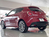 ご覧いただきありがとうございます。当店はショールーム内と屋外展示場に選りすぐりのFIAT・ABARTH・Alfaromeoの正規認定中古車を展示しており、在庫車両はできる限り多く撮影、掲載してご案内しております。