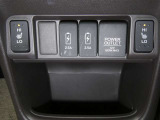 【シートヒーター搭載】シートを温めてくれる暖房機器です!長時間座っていると負担が掛かりやすい背中や腰、または冬場の寒い日に冷えやすい脚部に快適なぬくもりを♪