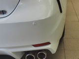 《インテリジェンスクリアランスソナー》駐車時など、低速走行時における衝突を緩和(ブレーキとアクセルを踏み間違えても、自動(被害軽減)ブレーキをかける装置です。