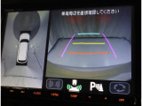 前後左右4つのカメラを合成して上から見ているような感覚で駐車を行っていただけます♪ 切り替えスイッチであらゆるカメラモードに切り替えが可能です!