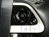 レーンディパーチャーアラートとは車線または走路からの逸脱の可能性を警告すると共に、車線または走路からの逸脱を避けるためのハンドル操作の一部を支援する機能です。詳細は販売店スタッフまでおたずねください。