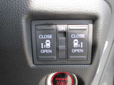 両側電動スライドドアです。運転席やキーレスから開閉が出来てとても重宝します。
