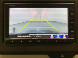 バックでの車庫入れも安心です! リアカメラが付いているバックモニター付のナビを装備しております。操作線もついており距離感も画面から確認できます。