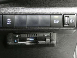 オートマチックハイビームとは、先行車や対向車のライトを認識し、ハイビームとロービームを自動で切り替える機能です。夜道の視界を確保します。詳細は販売店スタッフまでおたずねください。