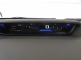 メーターはインテリアの上部にあり運転中でも視線移動が少なく安全です☆☆☆