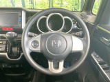 インテリアに合わせたデザインのステアリングは、運転される方のことも考え、運転しやすい形状、大きさです。是非一度、実際に触ってお確かめください。