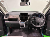 Aピラーの傾斜やヒップポイントの位置を最適化。ひらけた前方視界とノンストレスな運転姿勢で快適なドライブが楽しめます。