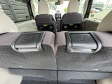 トランク側からも後席のスライドができます☆荷物が多い時などは前にシートをスライドすれば、トランクルームを広々お使いいただけます♪