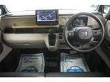 運転にかかわる様々な操作を安全に行えるように視点移動が少なく、操作性に配慮されたスイッチ類が凝縮されたコクピットです。