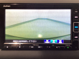 【バックカメラ】運転が苦手な方も車庫入れラクラクです!ギアをリバースに入れれば自動的に切り換わりますので、面倒な操作は不要です♪狭い駐車場もお車を傷つけず安心ですね!