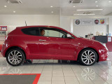 ご覧いただきありがとうございます。当店はショールーム内と屋外展示場に選りすぐりのFIAT・ABARTH・Alfaromeoの正規認定中古車を展示しており、在庫車両はできる限り多く撮影、掲載してご案内しております。