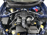 ■スバルと言えば水平対向エンジン。車体の低い位置に搭載されているので、万一の衝突時には、エンジンルームの下へ潜り込み、室内の乗員の被害軽減に貢献致します。